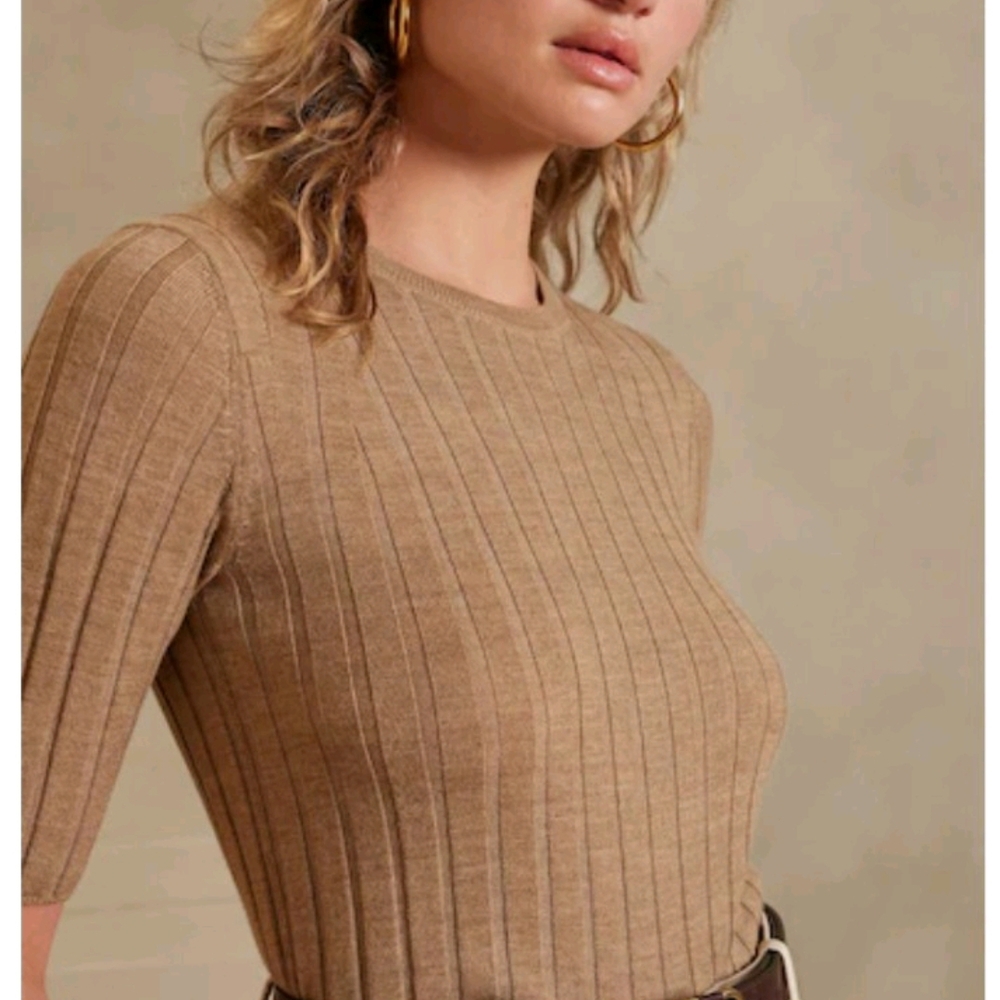 Banana Republic Ribbed Knit Sweater in Tan